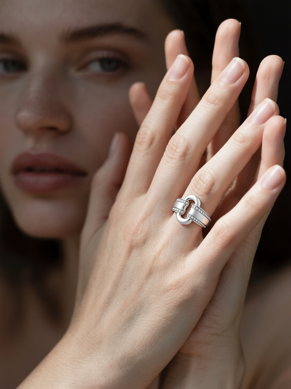 Customer wearing BuzzBloom modern link band ring while playing chess, stylish women jewelry