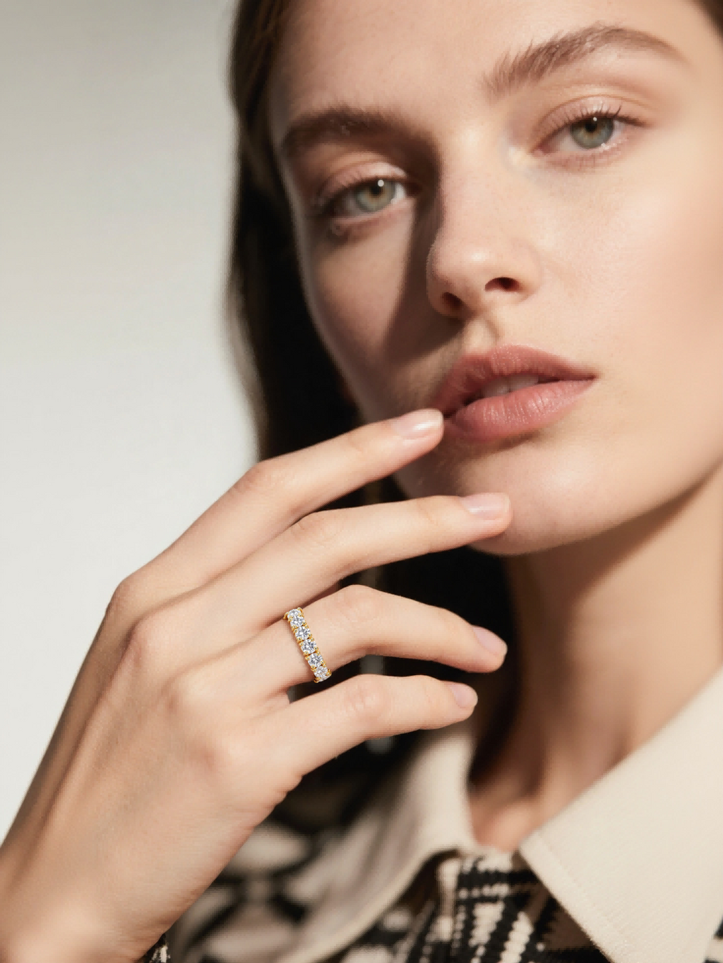 Close-up of Own Your Bloom full-circle diamond eternity ring on hand, continuous sparkle design.